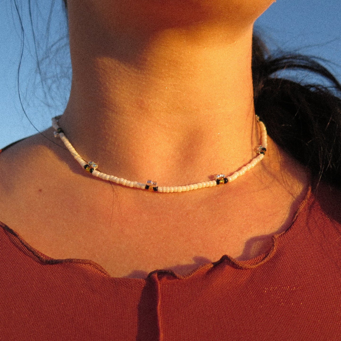 BUMBLE BEE DELIGHT CHOKER